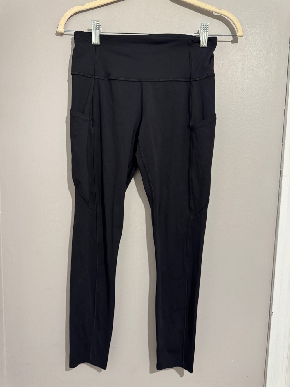 Lululemon Black Leggings with Pockets Sz 6